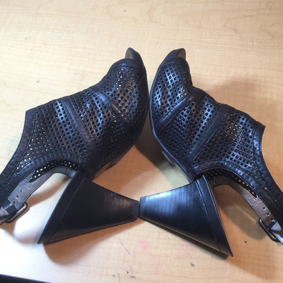 perforated heeled sandal shoe - Picture 3 of 6